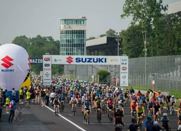 Day of Suzuki Bikes: A Blue Wave of Over 2,500 Cyclists Takes Over Monza