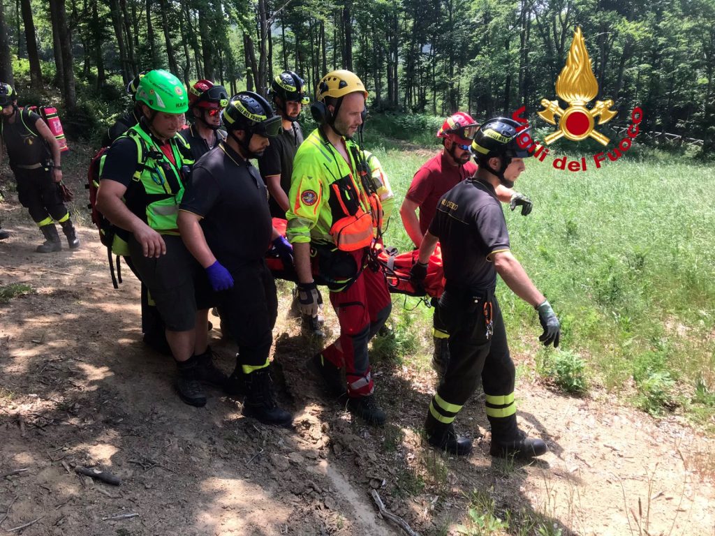 Donna caduta in una zona impervia a Firenzuola, salvata dai vigili del fuoco e Pegaso
