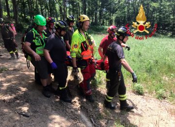 Donna caduta in una zona impervia a Firenzuola, salvata dai vigili del fuoco e Pegaso