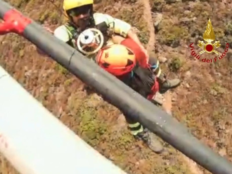 Giovane escursionista in difficoltà all'isola di Capraia, recuperato dai vigili del fuoco con l'elicottero