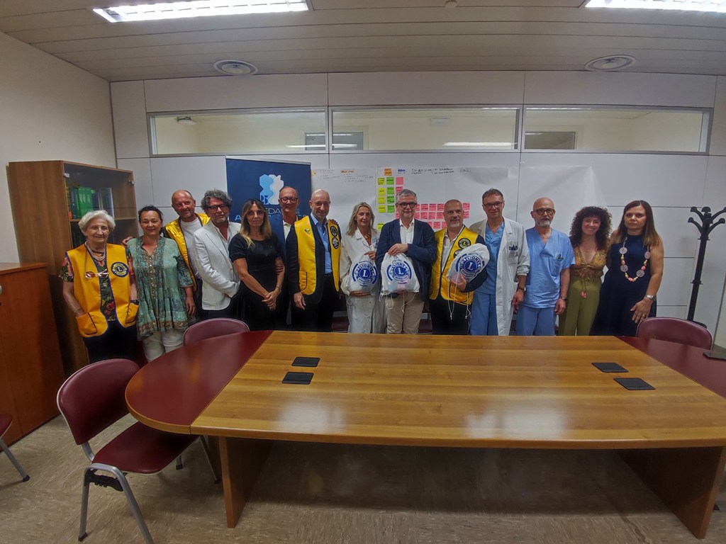 I Lions Club Toscani donano a Campostaggia un kit per le vittime di violenza