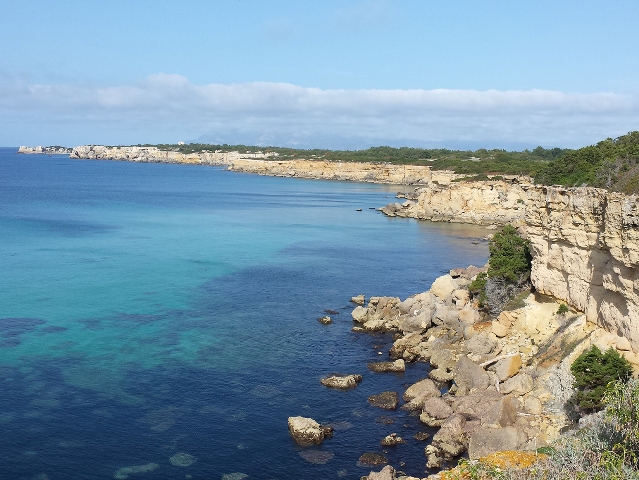 Navigando nelle acque protette dell'Isola di Pianosa, multe fino a 1000 euro