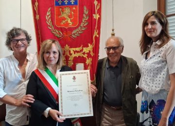 Poggibonsi rende omaggio a Mimmo Paladino conferendogli la cittadinanza onoraria