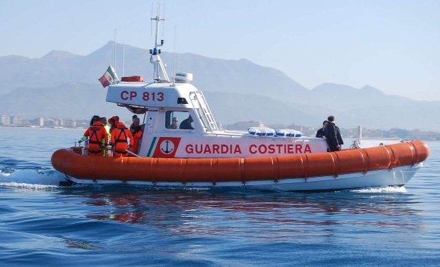 Porto Azzurro, materiali edili scaricati in mare: sanzionato il responsabile