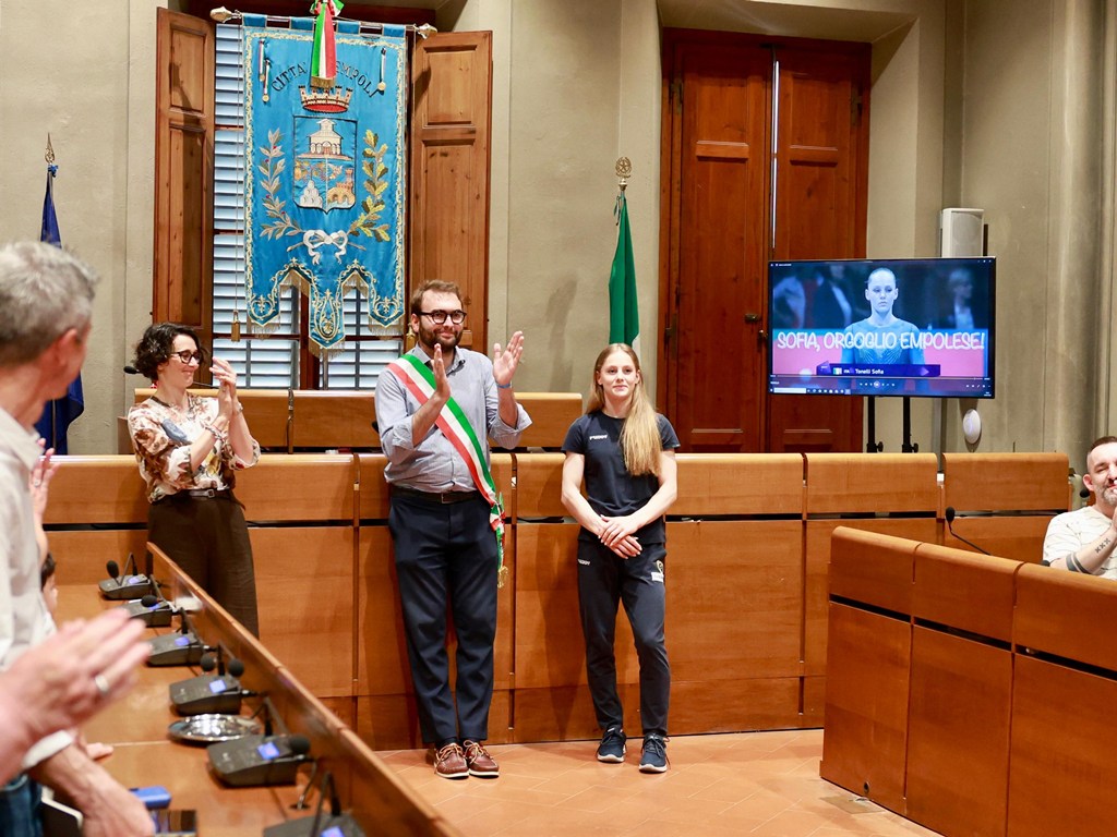 Premiata a Empoli la ginnasta Sofia Tonelli, medagliata agli Europei. Il sindaco: “un talento straordinario”