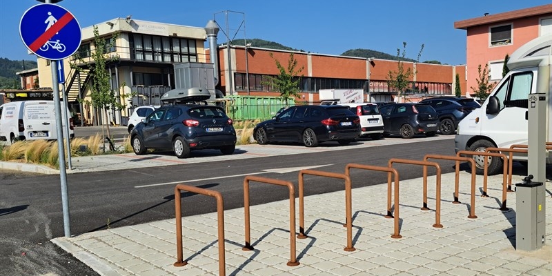 Riqualificazione di piazza Vivaldi a Sieci: più verde, sicurezza e spazi per la mobilità sostenibile.