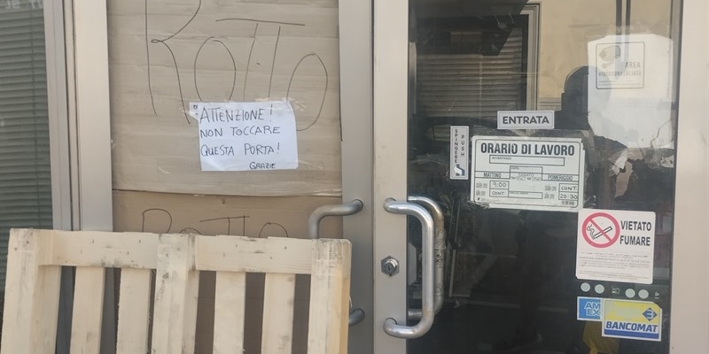 San Jacopino: ora le rapine nei negozi avvengono direttamente con le auto