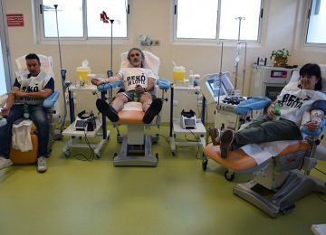 Solidarietà: i lavoratori e le lavoratrici della Beko donano il sangue