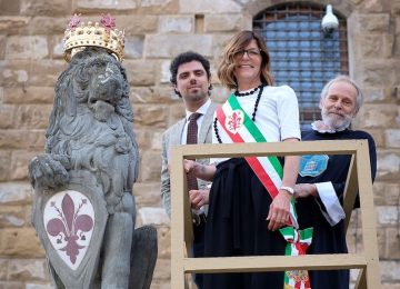 Successo per l'incoronazione del Marzocco: Firenze riscopre la sua antica tradizione.