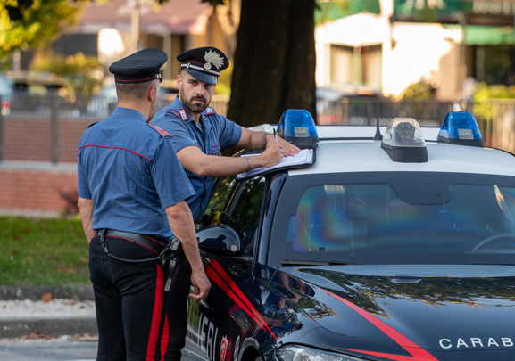 Tentativo di furto in supermercato: due arresti a Lucca