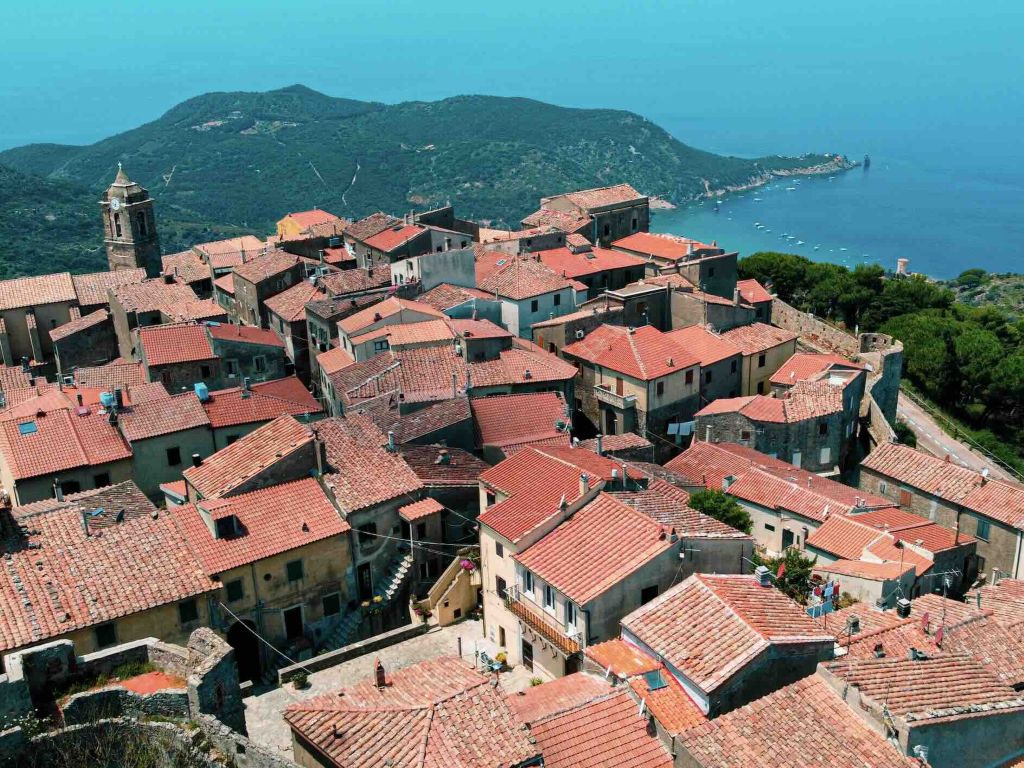 Tutto pronto per la prima edizione della Libecciata: il festival di libri, letture e narrazioni sull'Isola del Giglio.