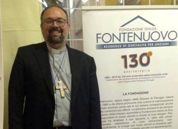 Negato il visto ai genitori del nuovo prete, l'arcivescovo di Lucca protesta