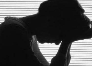 Colpisce giovani, donne e uomini