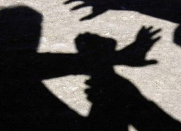 Allerta sicurezza a Campi Bisenzio: un malvivente strappa la collana a un'anziana in pieno centro.