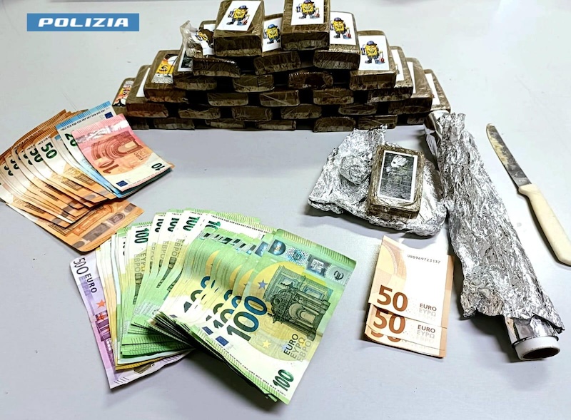 Arrestato per spaccio a Firenze, trovato in casa con quasi 3 kg di hashish e 10.000 euro in contante.