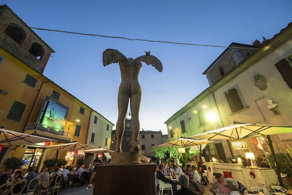 Arte all'aperto a Lajatico: arriva 'ArtInsolite' con le opere di Mitoraj e Pompili