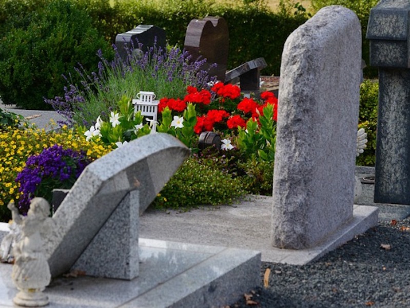 Atti vandalici notturni al cimitero di Strada in Chianti
