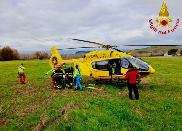 Auto sbanda e colpisce un operaio a Certaldo: interviene l'elisoccorso