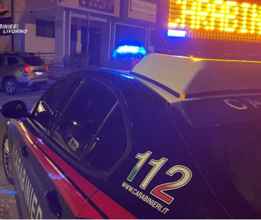 Fermato con una banconota falsa, hashish e un taser utilizzato in una rapina