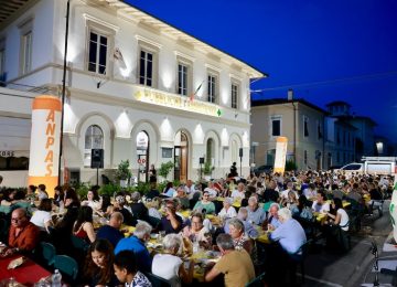 Festa con volontari e donatori di sangue alla Pubblica Assistenza di Empoli: inaugurazione di tre mezzi e della "Casa Edera"