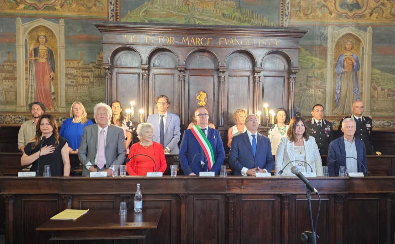 Frances Mayes diventa italiana: cerimonia a Cortona