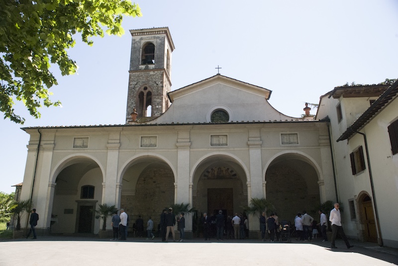 Furto alla Pieve di San Giusto a Prato: rubata una pisside contenente ostie consacrate, denuncia presentata.