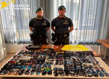 Giocattoli e accessori falsificati: maxi-sequestro e tre denunce a Pisa