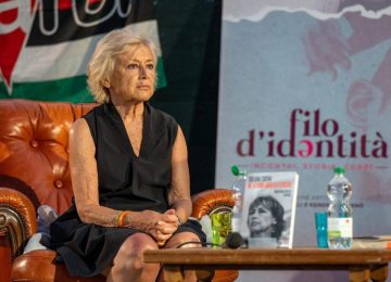 Giuliana Sgrena incanta Pontedera al Cinema sotto le Stelle per il Festival Filo d'Identità
