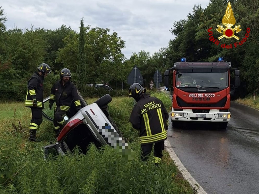 Incidente sulla Chiantigiana: donna salvata dai vigili del fuoco