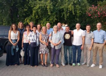 La 5ª B del Copernico di Santa Croce si ritrova dopo 44 anni con la maestra Chirain