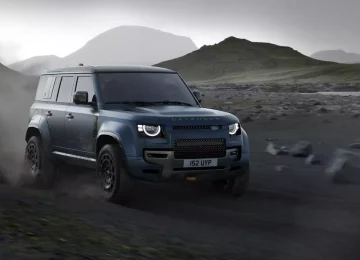La Land Rover Defender si rinnova: nuove tecnologie e un design aggiornato