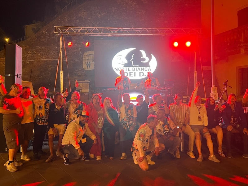 La Notte Bianca dei DJ fa ballare Santa Maria a Monte: un evento indimenticabile