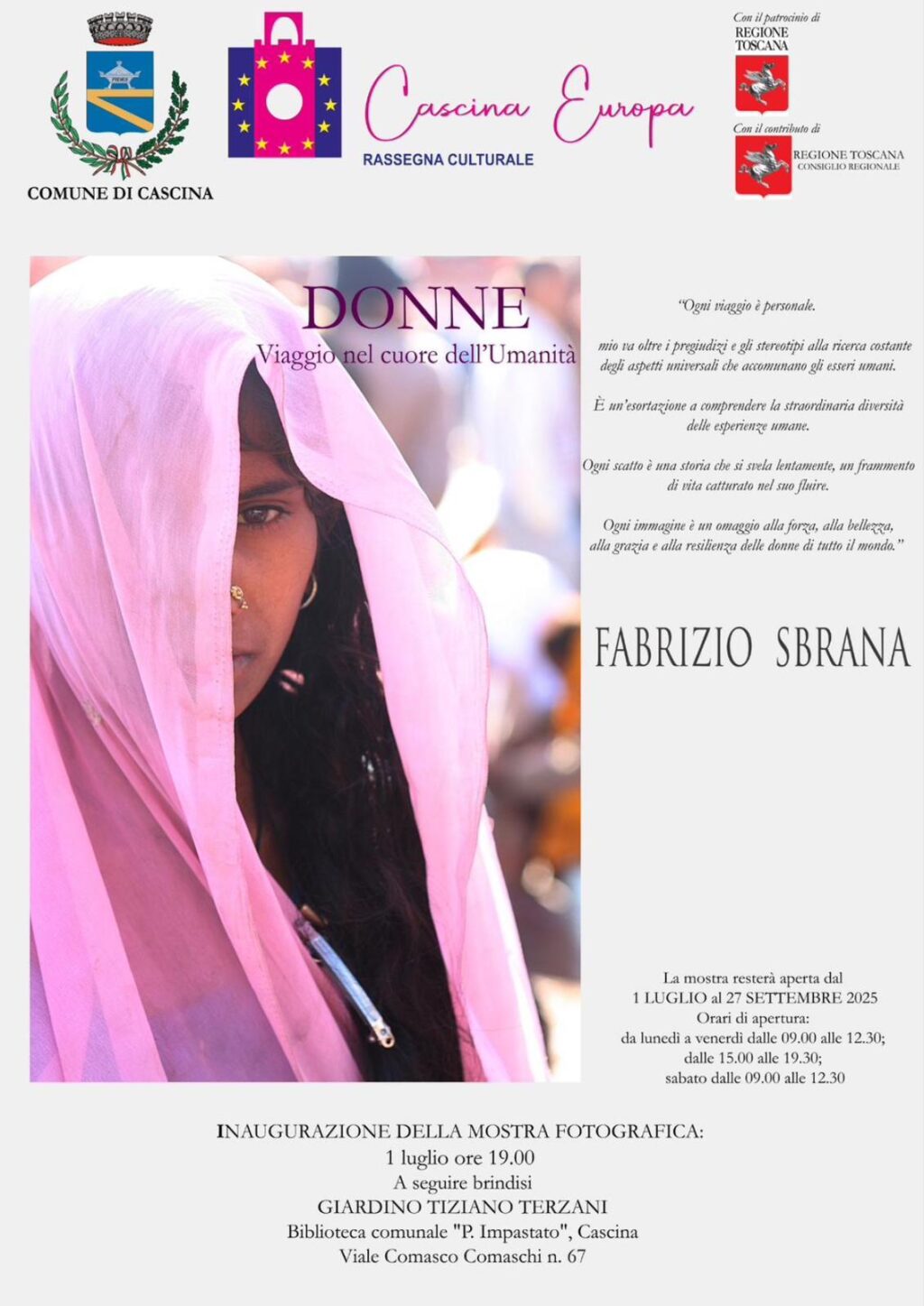 Le immagini delle donne in esposizione a Cascina