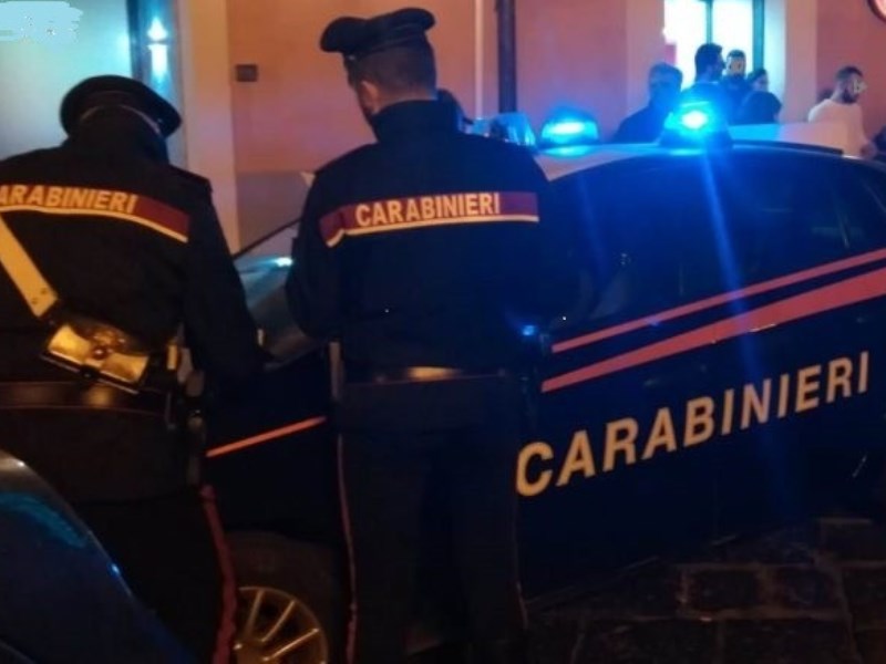 Scippa un passante e cerca di fuggire: arrestato 32enne a Prato