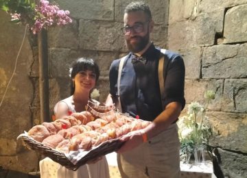 Ecco come Silvia e Leone hanno festeggiato il loro matrimonio alla sagra: 'Volevamo sentirci a casa'