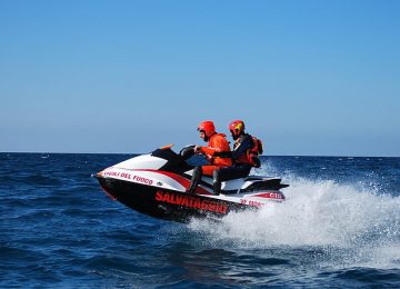 Soccorso acquatico estivo dei Vigili del Fuoco sulla costa di Nuoro