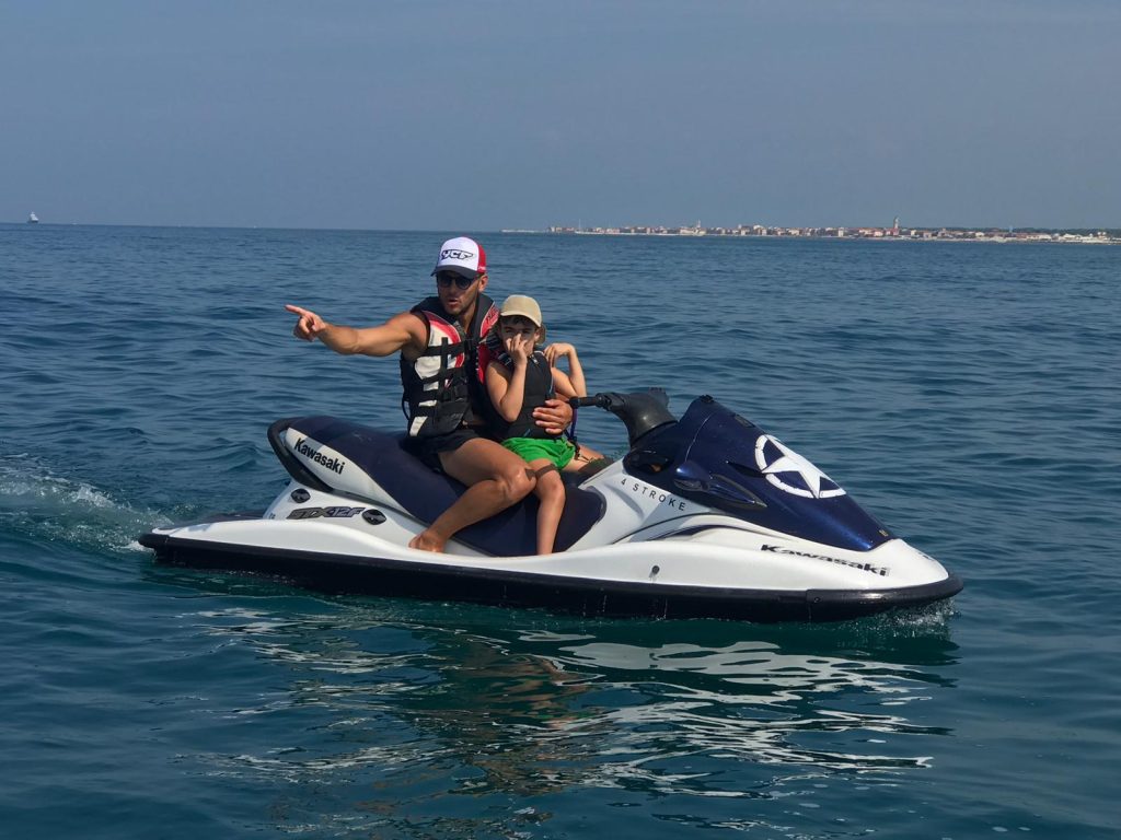 Sorriso in Moto a Tirrenia: Adrenalina e Inclusione in Sella al Jetski