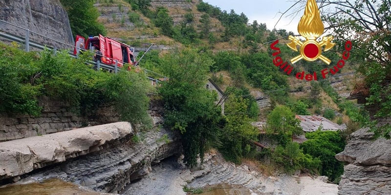 Tragedia alle cascate di Marradi: un tuffo fatale nel Lamone porta alla morte di un 25enne