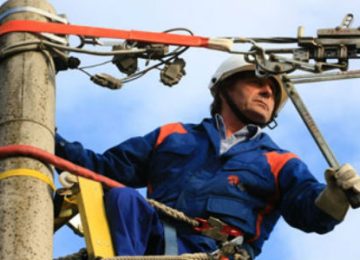 La giunta cerca risposte nel buio – in ogni senso