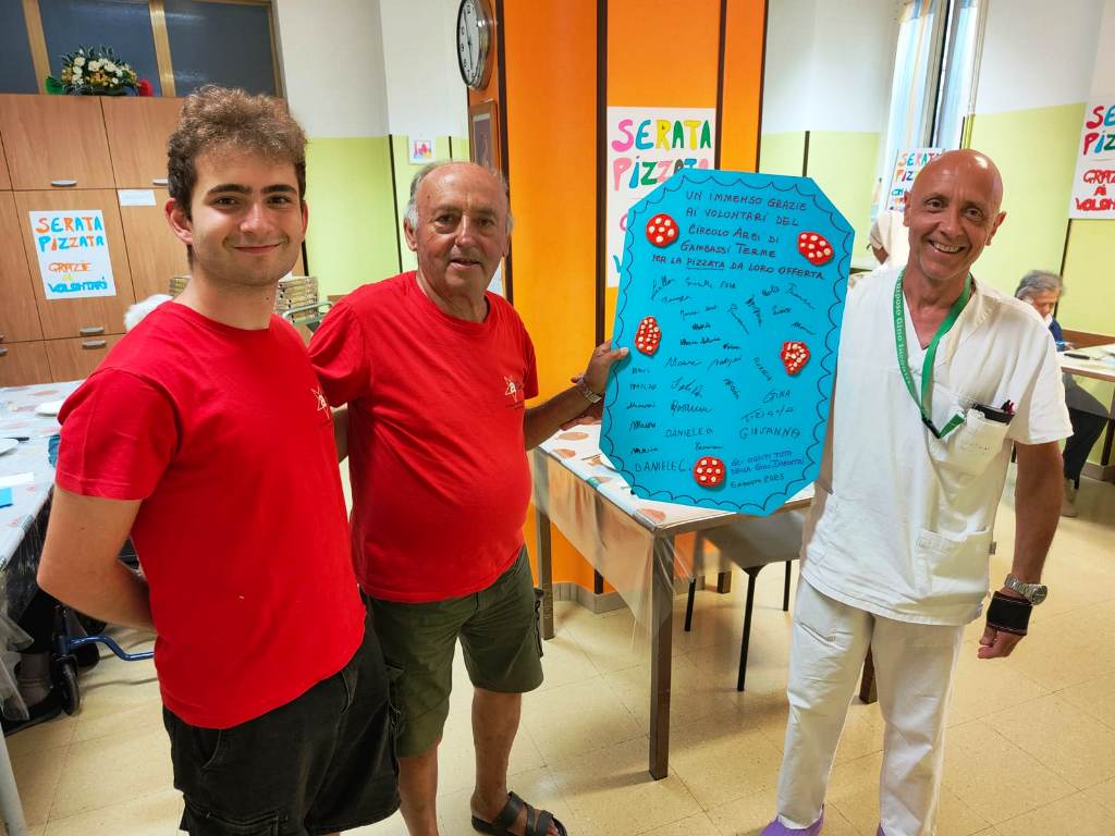 Alla Casa di Riposo 'Gino Incontri' di Gambassi Terme la 'Pizzata' di Agosto