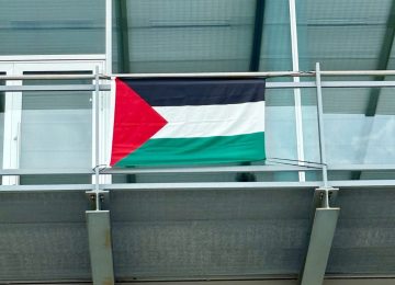 Bandiera palestinese al Comune di Scandicci: la sindaca parla di 'Genocidio', mentre gli Amici di Israele replicano: 'Parole gravi'
