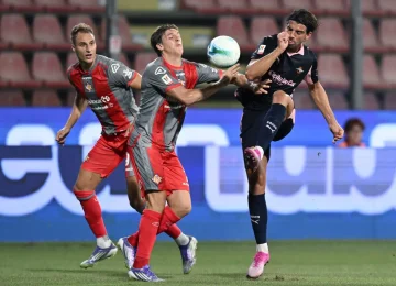 Cagliari avanza in Coppa Italia, Cremonese eliminata ai rigori - Agenzia di stampa Italpress