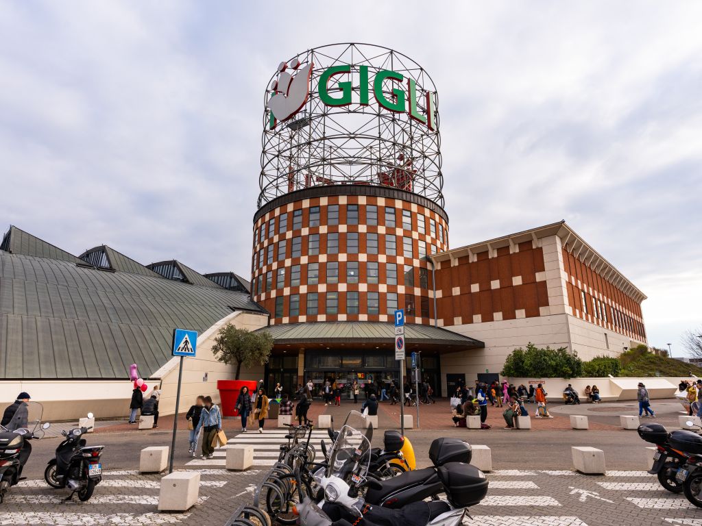 Centro commerciale I Gigli aperto a Ferragosto: i sindacati in stato di allerta