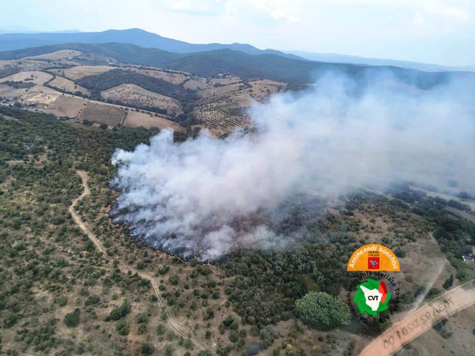 Incendi boschivi a Campagnatico e Sarteano