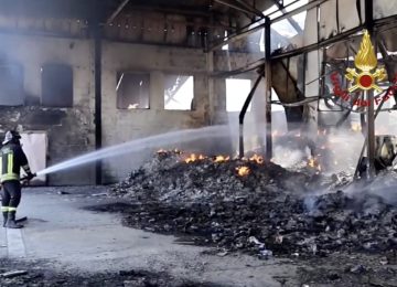 Incendio nel Casertano: le diossine superano i limiti di riferimento