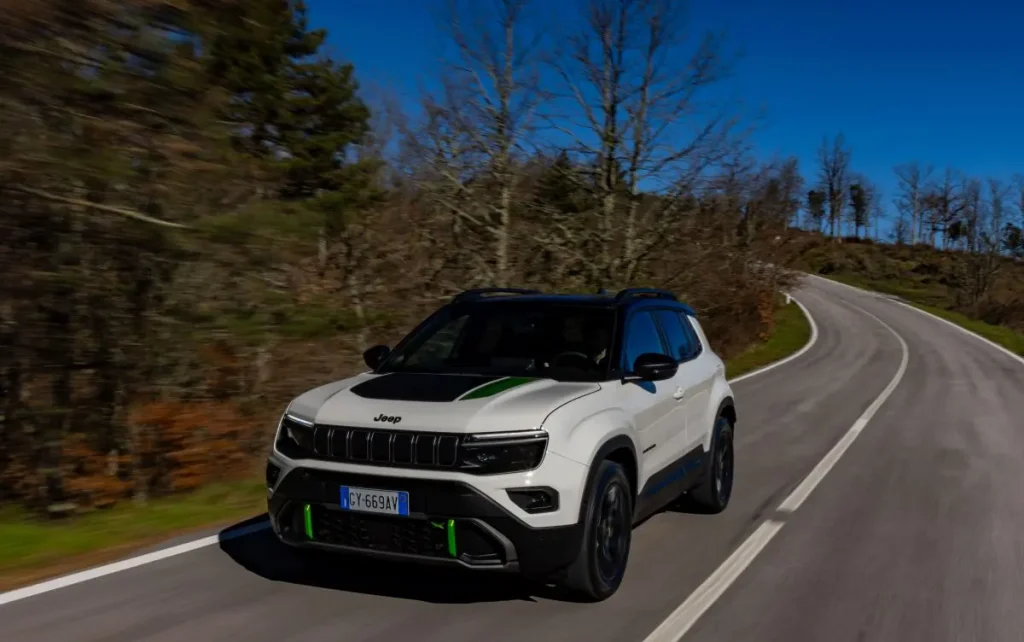 Jeep Avenger continua a dominare il mercato degli SUV in Italia