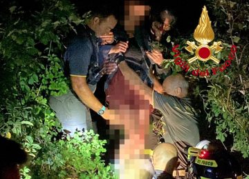 Lascia la casa vacanze dopo una lite: ritrovata ferita nel bosco ore dopo