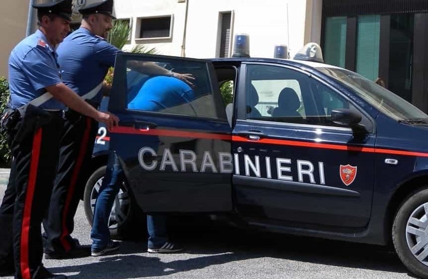 Lo vedono al bar, ma doveva essere ai domiciliari: arrestato