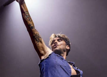 Marenia 2025: Fabrizio Moro in concerto gratuito a Marina di Pisa il 16 agosto