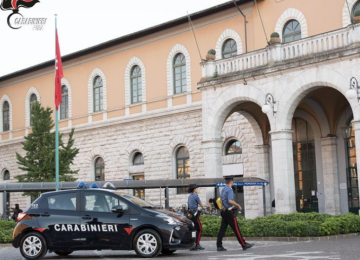Rissa in piazza della stazione a Pisa: due persone denunciate